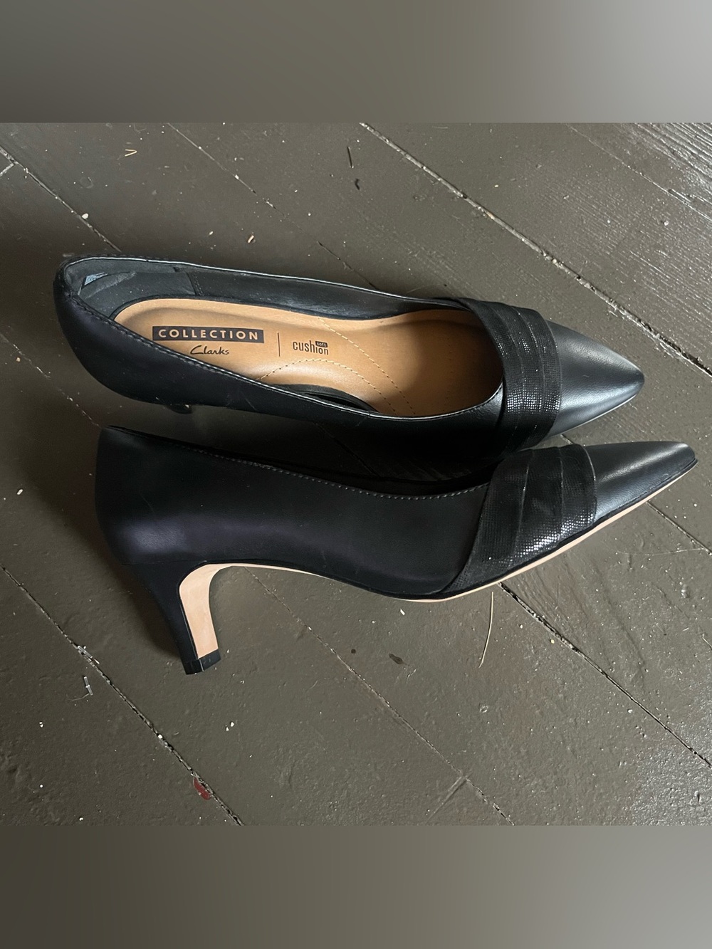 Clarks Crewso Maddie Black Pointed-Toe Low Heel Pumps - Picture 3 of 12